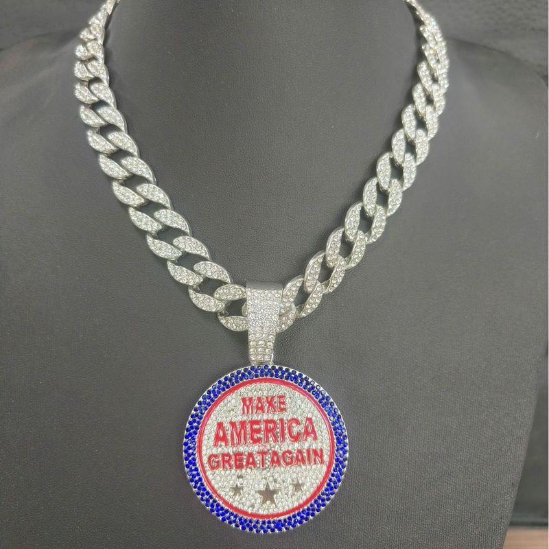 Collana con ciondolo in lega rotonda Make America Create AGAIN, in vendita, con lettere di diamanti pieni_voghion.com