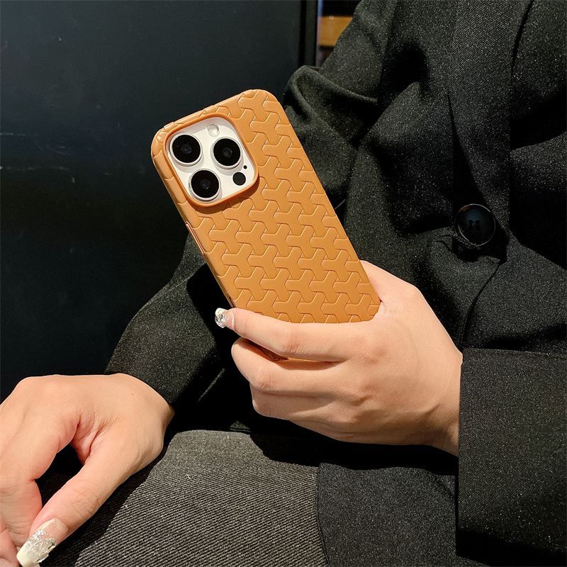 The Ins Woven Wolf Tooth Pattern Is Suitable For IPhone 16 Promax, Minimalist And Fashionable Apple 15 Pro, And Soft 14 Phone Cases._voghion.com