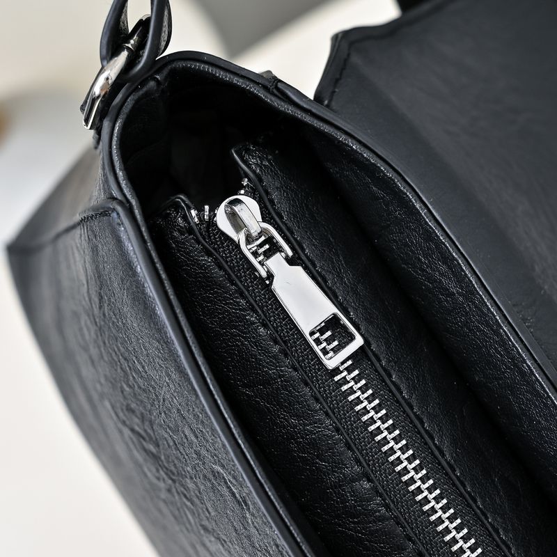 Vintage punk schoudertas - zachte leren crossbodytas met studs en schedel (straatstijl verstelbare kettingriem, handtas en schouderaccessoire)_voghion.com