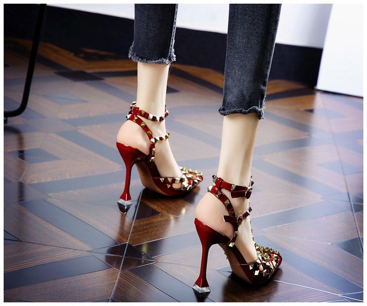 Römische Nieten im Hohlzehen-Design mit T-förmiger Schnalle, Sandalen mit spitzen Zehen und dünnem Absatz, Bankett-High-Heels für Damen_voghion.com