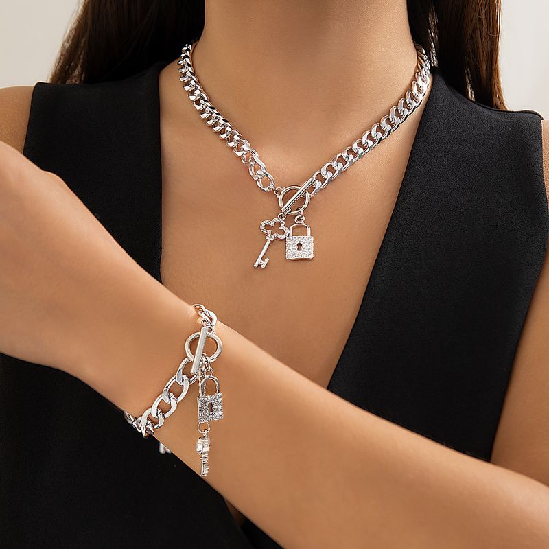 Vielseitiger Schmuck mit eingelegten Strasssteinen, Schlüsselschloss-Anhänger, Armband-Halsketten-Set, modisches Metall-Accessoire_voghion.com