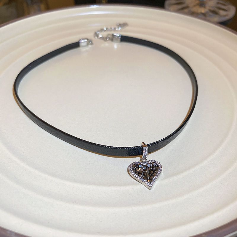 Herzförmige Halskette aus französischem Kunstkristall, süßer und cooler Stil, modisches Design, Halsketten-Halsband, Nische_voghion.com