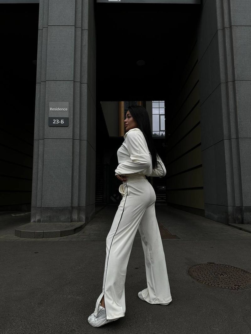 Lässiges Damen-Set mit langärmligem Kapuzenpullover und gestreifter Jogginghose – Streetwear-Outfit für Herbst und Winter (Schwarz/Hellrosa/Weiß/Pink)_voghion.com