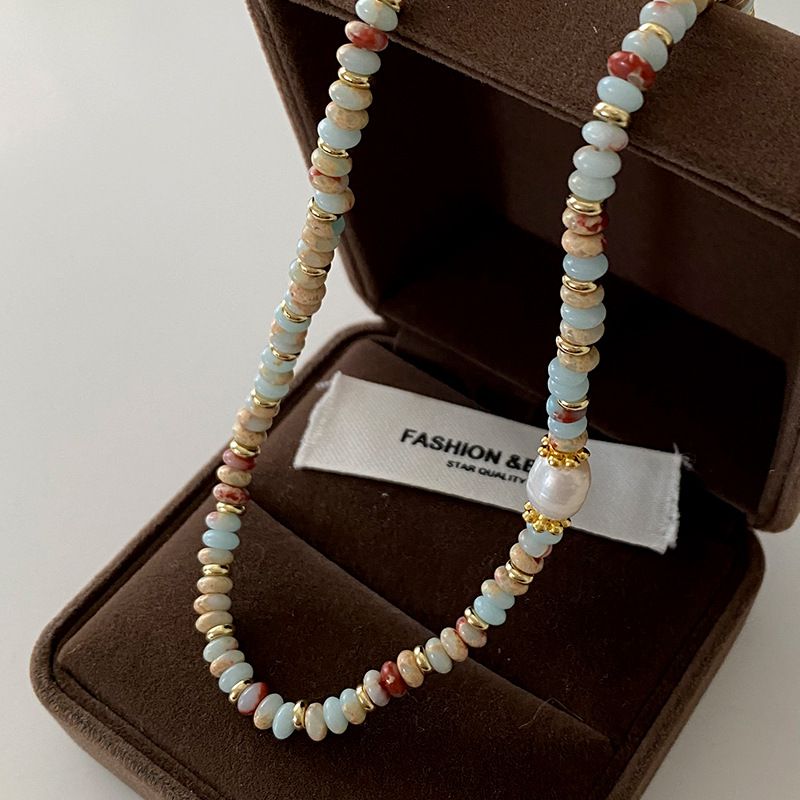 Collana di perle in pietra naturale fatta a mano con perle di lapislazzuli, girocollo bohémien a strati per outfit casual ed eleganti._voghion.com