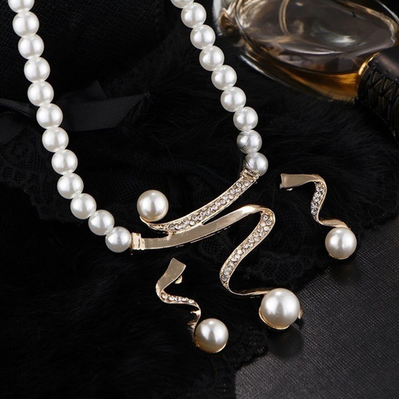 Qianbihe Ensemble de bijoux de mariage avec collier et boucles d'oreilles à tige en perles et strass_voghion.com