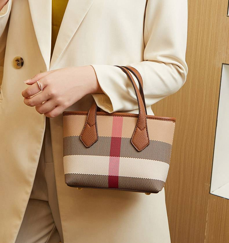 Nuova borsa a secchiello mini cestino Borsa a tracolla di lusso leggera stampata a quadri moda Europa e Stati Uniti_voghion.com