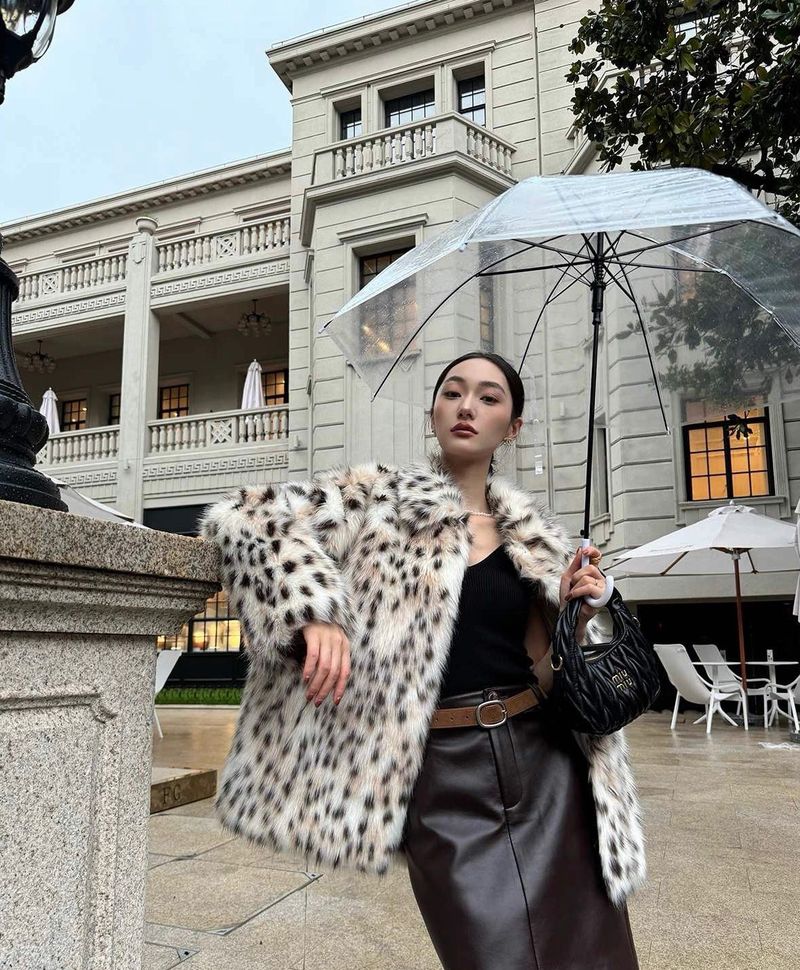 Hochwertiger, umweltfreundlicher Pelzmantel für Damen im Winter im neuen Retro-Leopardenmuster mit Farbverlauf_voghion.com