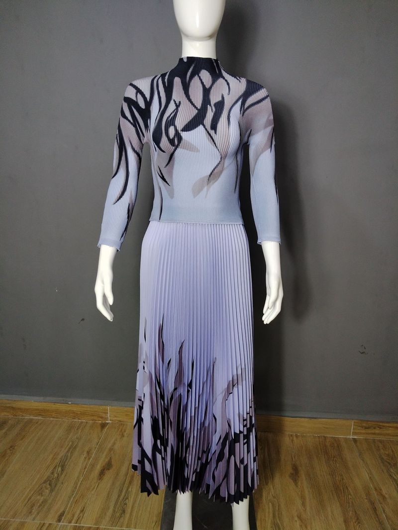 Ensemble élégant avec robe plissée et motif ondulé - Tenue deux pièces élégante pour femme, tenue de bureau et tenue décontractée_voghion.com