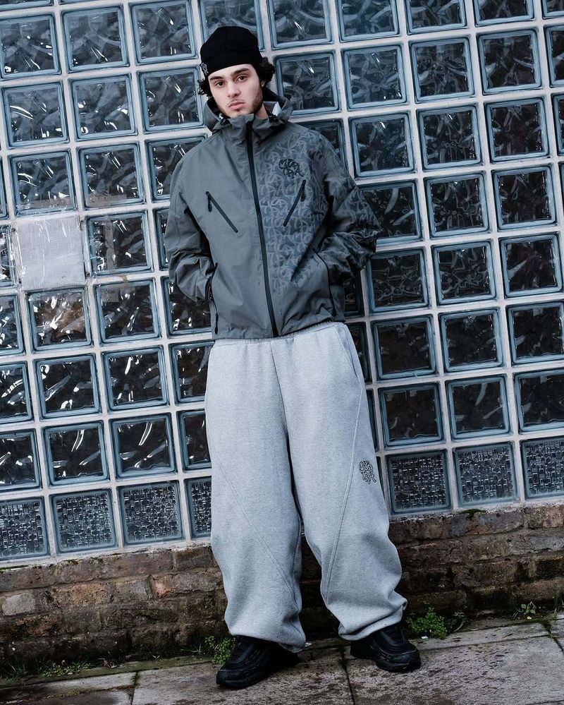 Conjunto unisex de sudadera y jogger moderno: jersey informal con capucha y cremallera, estampado de camuflaje digital, corte holgado para hombre y mujer (negro, tallas S-4XL)_voghion.com