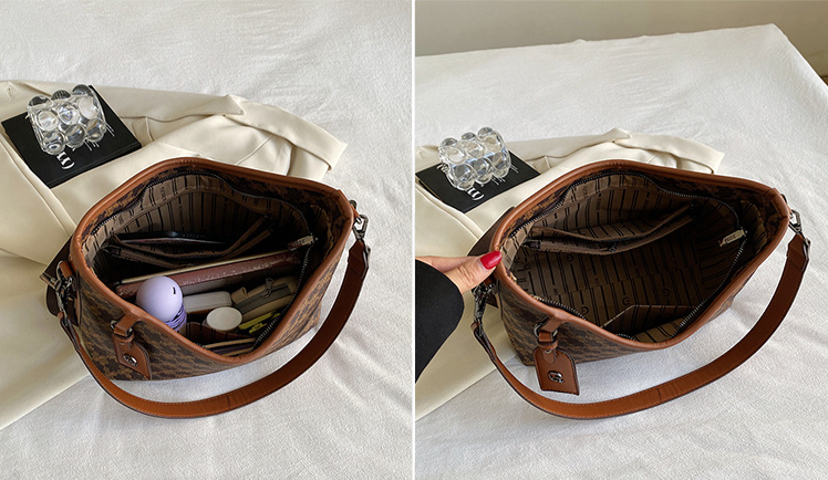Bolsas de alta qualidade de grande capacidade para mulheres 2024 outono e inverno bolsas grandes populares versáteis letras impressas de um ombro bolsa quadrada pequena_voghion.com