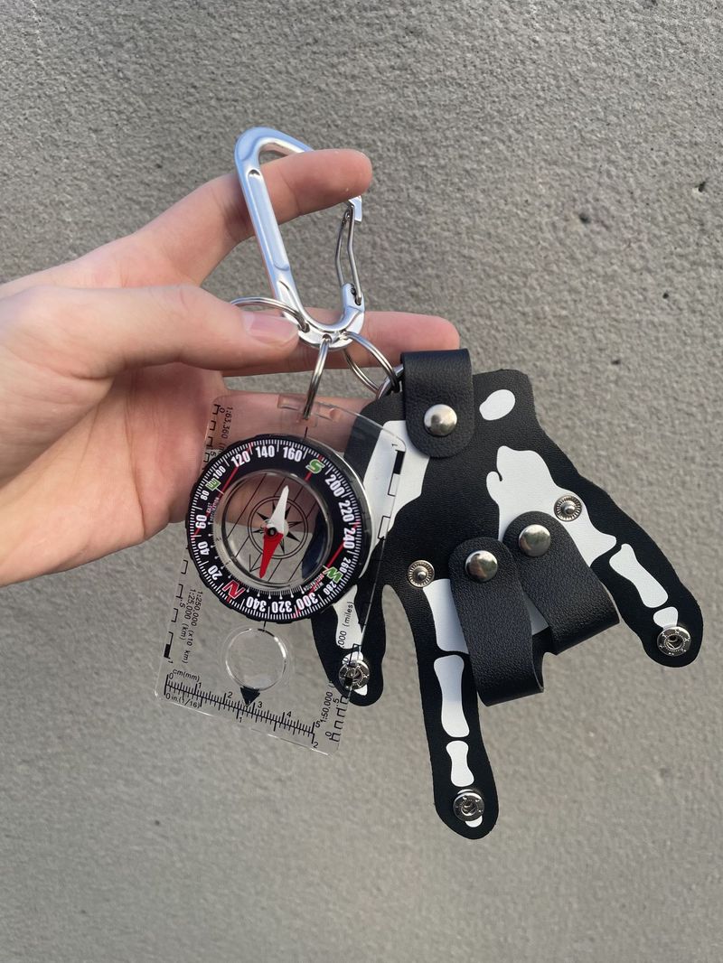 Original Compass Three Ring Skeleton Hand Keychain High End Niche Waist Pendant_voghion.com