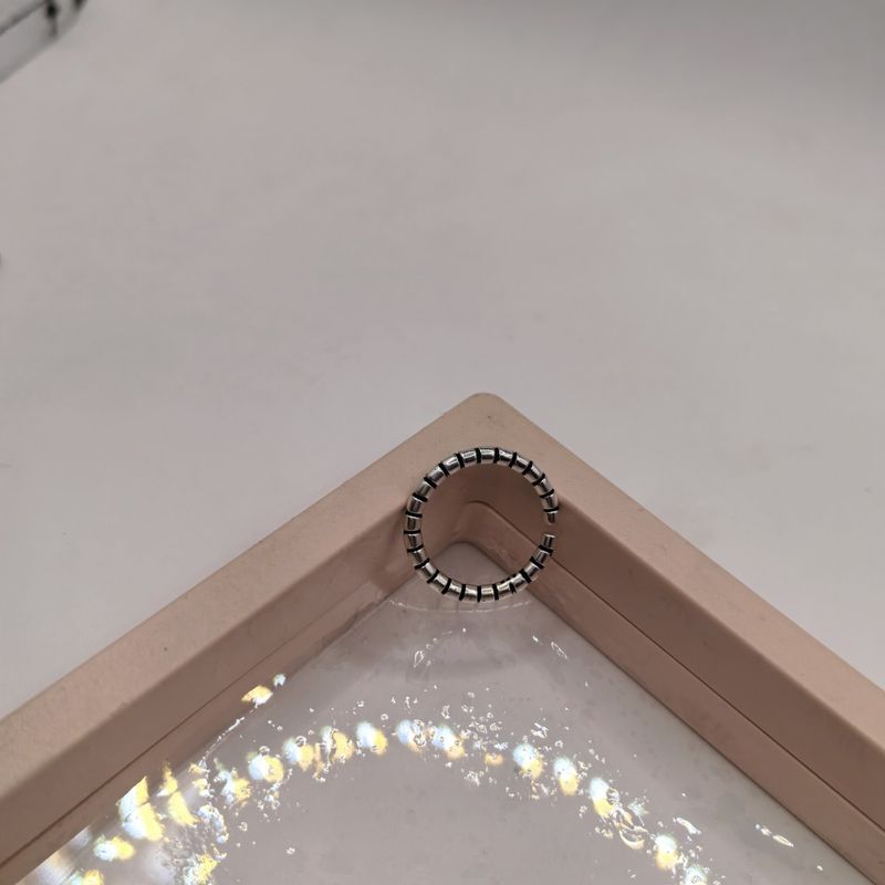 Nuova tendenza moda per le donne, stile chic, design di nicchia, semplice, minimalista, trendy, anello impilabile_voghion.com