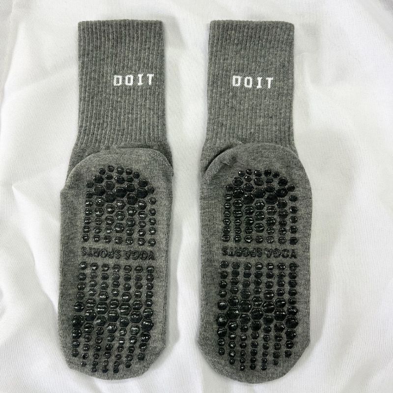 Surge Yoga For Women Indoor Fitness Mid-Calf Sports Anti-Pilling Jump Exercise Silicone Non-Slip Floor Pilates Socks_voghion.com