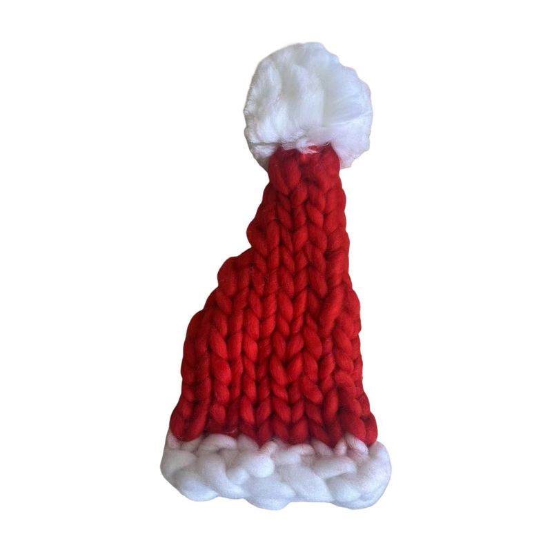 Κόκκινο για παιδική φωτογραφία, γλυκιά και χαριτωμένη ατμόσφαιρα, μεγάλο κεφάλι, μικρό πρόσωπο, ζεστό πλεκτό καπέλο_voghion.com