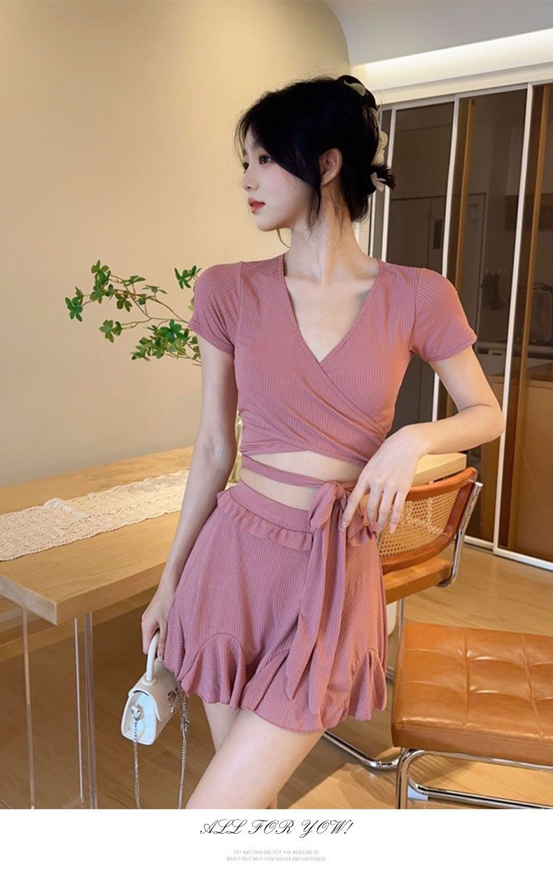 Maillot de bain deux pièces rose style pur désir d'été, coupe ajustée, légèrement rebondi, couvrant les défauts, vacances à la plage, respirant_voghion.com