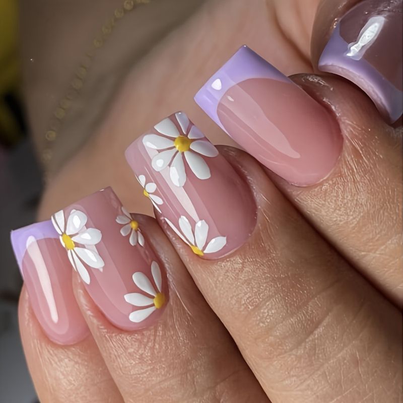 Wearing Minimalist French Purple Edge White Flower Patch False Nail_voghion.com