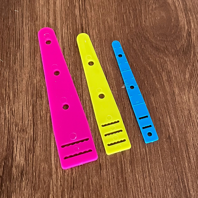 3PCS Mehrfarbige Kunststoff-elastische Gleiter Einfädler Band Werkzeug Seil Tragen DIY Nähzubehör Gürtelträger Einfach 3 Größe_voghion.com