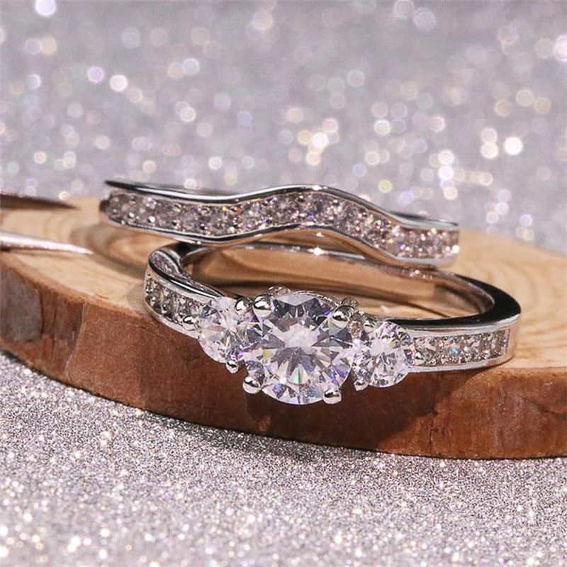2025 Nuovi arrivi Huitan Doppio set impilabile Anelli per donna Colore argento 2 pezzi Anello nuziale Zircone cubico lucido Regalo di anniversario Dichiarazione_voghion.com
