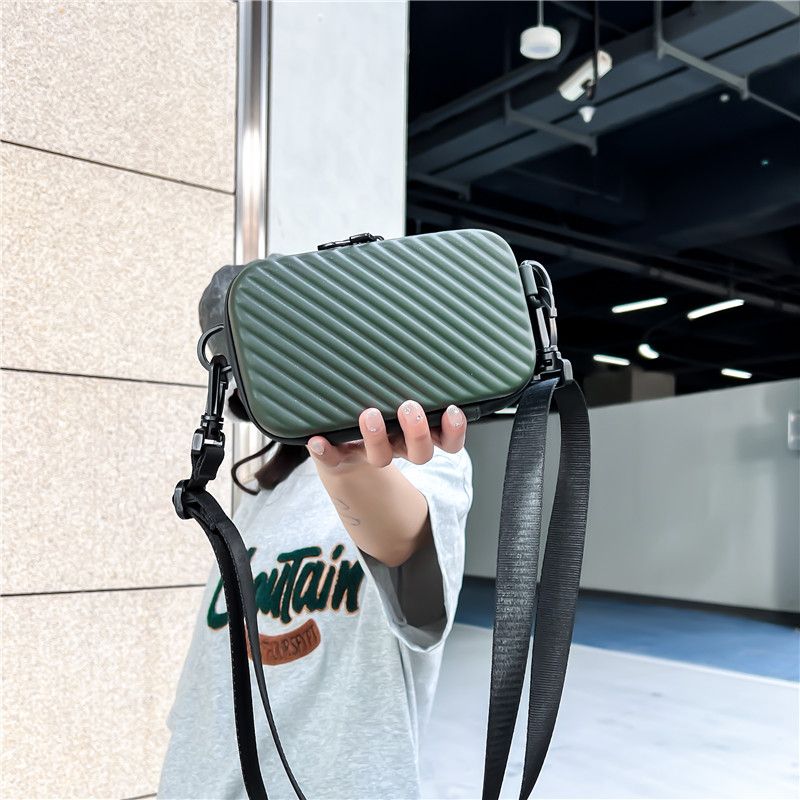 Bolso de mensajero para hombre de piel sintética suave con diseño de rayas diagonales, estilo unisex, sencillo y ligero, de VC_voghion.com
