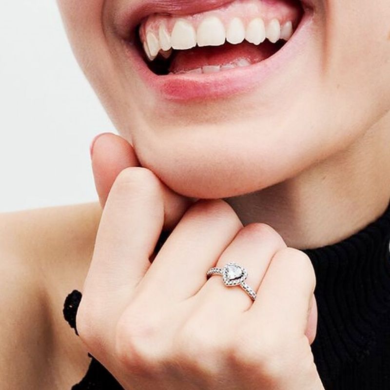 Neuer glänzender luxuriöser roter Herzring aus europäischem Roségold, Grün und Blau für Damenmode mit rosa Diamanten_voghion.com