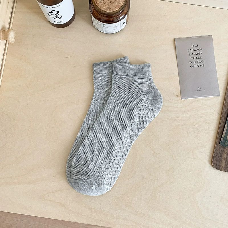 Calzini invisibili da uomo 2025d, modello fantasmino, primavera estate, neri, bianchi e grigi, tinta unita, con motivo a pois antiscivolo, taglio basso_voghion.com