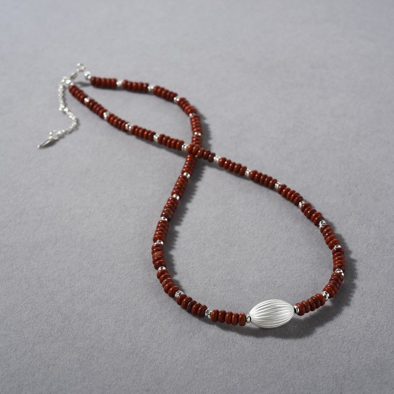 Elegante rubinbesetzte Choker-Halskette mit ovalem Anhänger, luxuriöser, leicht kupferplattierter Weißgold-Stil, französischer Retro-Look für jeden Tag_voghion.com