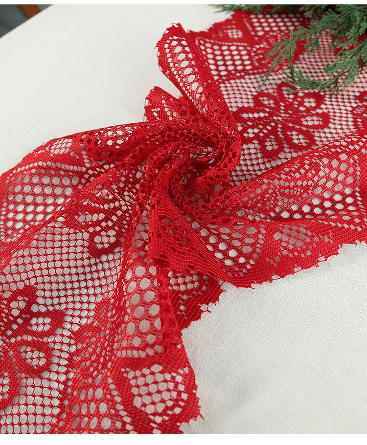 Runner da tavola natalizio con pizzo ricamato e nappe - Decorazione da tavola per feste e pranzi di Natale_voghion.com