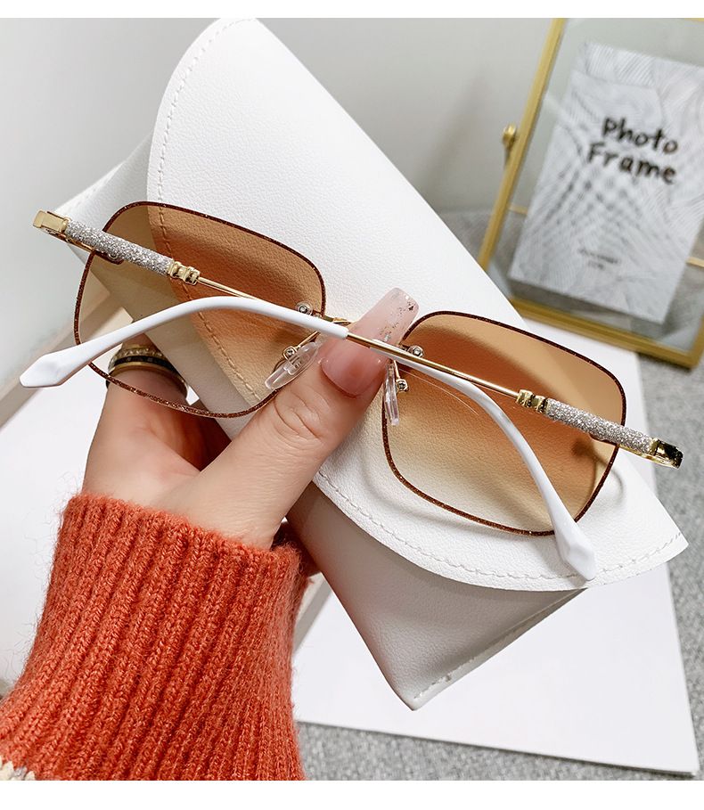 Damen-Sonnenbrille, quadratischer Rahmen mit Zubehör, Glitzer, INS-Stil, Mode, High-End-Sinn, Sonnenbrille im gleichen Stil für Männer und Frauen_voghion.com