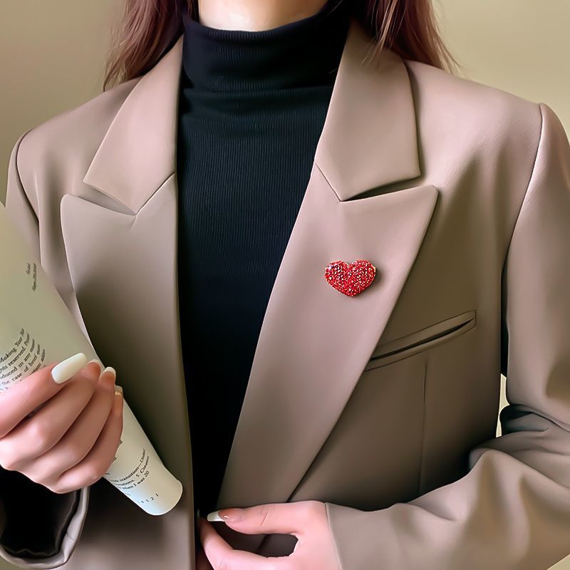 Fashion Red Love Brooch High-end Niche High-end Accessories Fixed Exquisite Pin Clothes Corsage Temperament_voghion.com