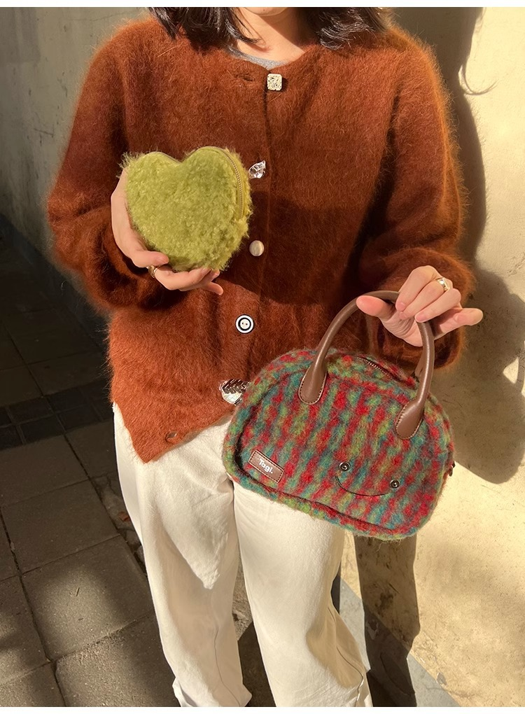 Tagi immagina l'amore, un volto sorridente, una borsa doppia da bowling, una borsa in pelle scamosciata, una borsa a tracolla_voghion.com
