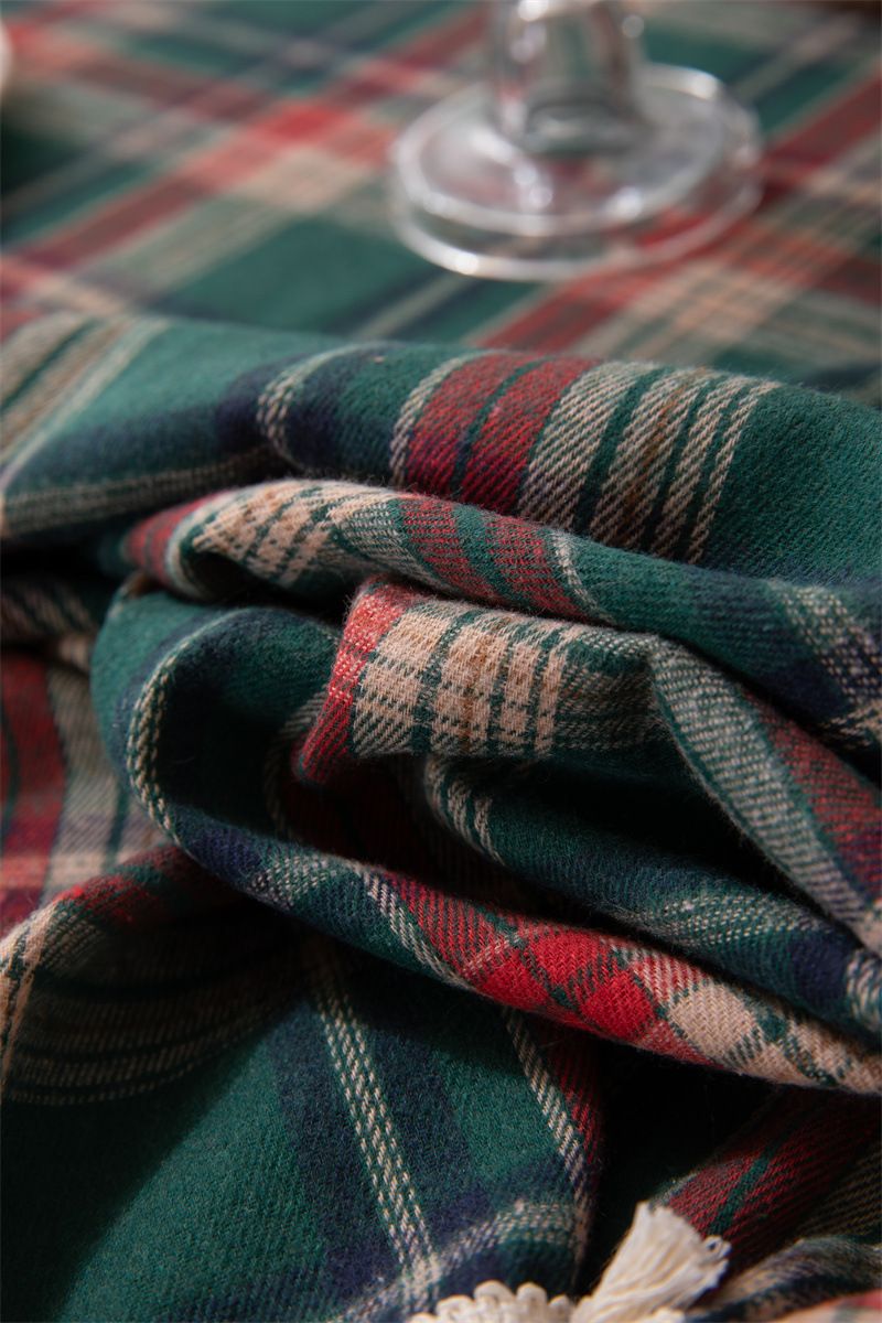 Lillian 25 Neue, individuell gefertigte, garngefärbte Polyester-Baumwoll-Weihnachts- und Kaffeetischdecken mit rotem Karomuster, Goldfaden-Dekor und Quasten_voghion.com