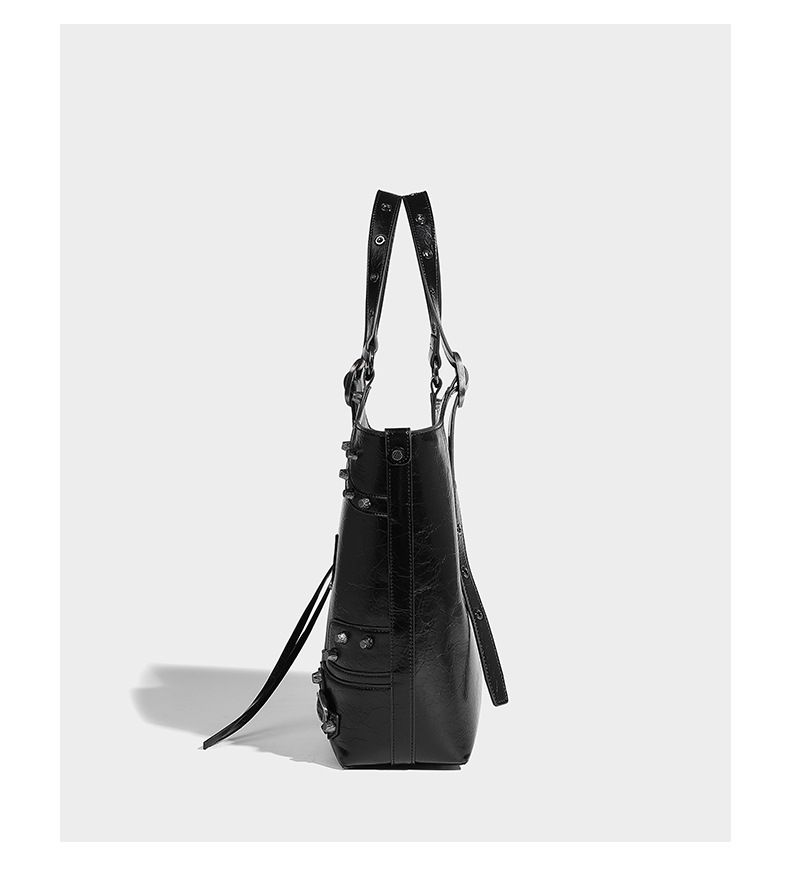Borsa Tote, 2024 Nuova Borsa a Tracolla con Rivetti alla Moda di Alta Qualità, Borsa da Motocicletta Neutra di Grande Capacità. Mostra la Tua Personalità._voghion.com