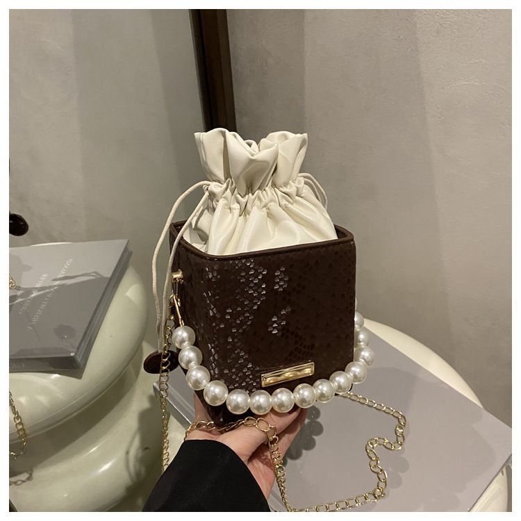 Borsa a secchiello con catena di perle 2025, design di nicchia con un tocco di lusso, borsa a tracolla con una sola spalla, mini telefono_voghion.com