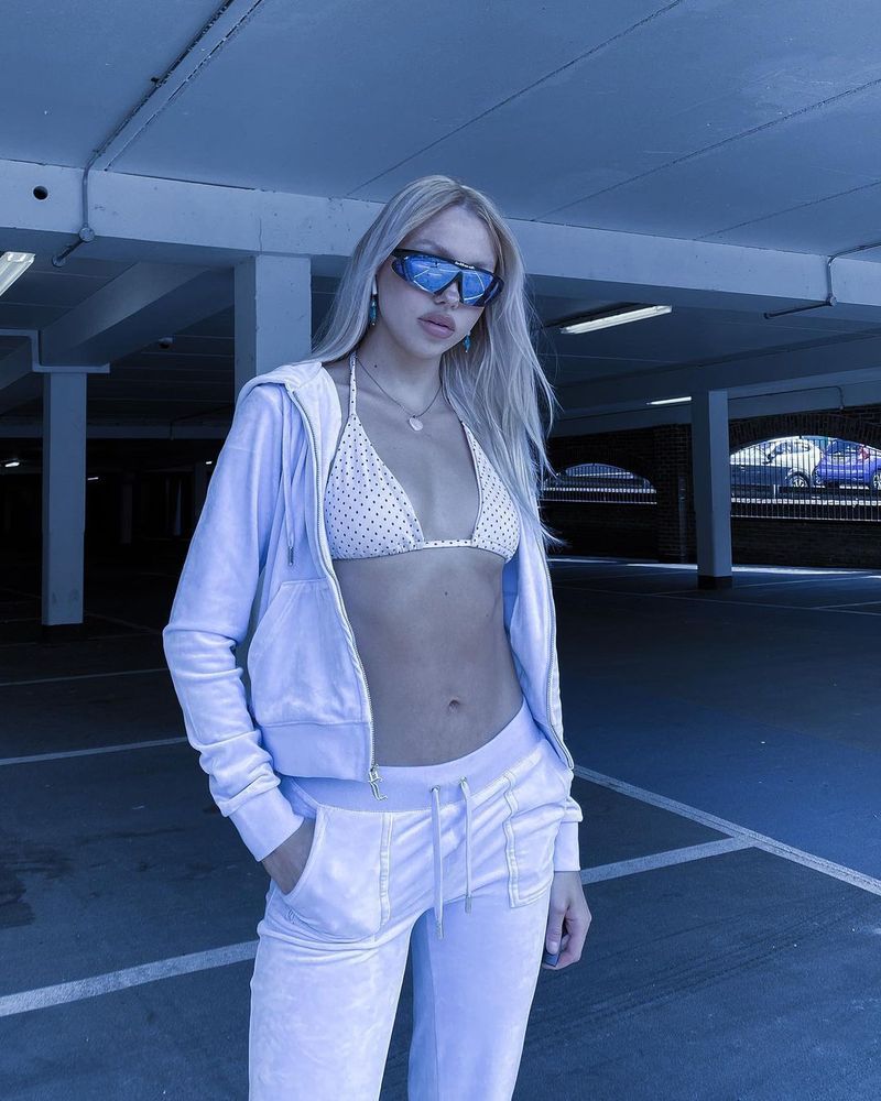 Samt-Trainingsanzug-Set für Damen – Jogginghose aus weichem Polyester und langärmliges Oberteil für Freizeitkleidung, Fitnessstudio, Lounge, Reisen – Schwarz/Hellblau/Pink/Rosa_voghion.com