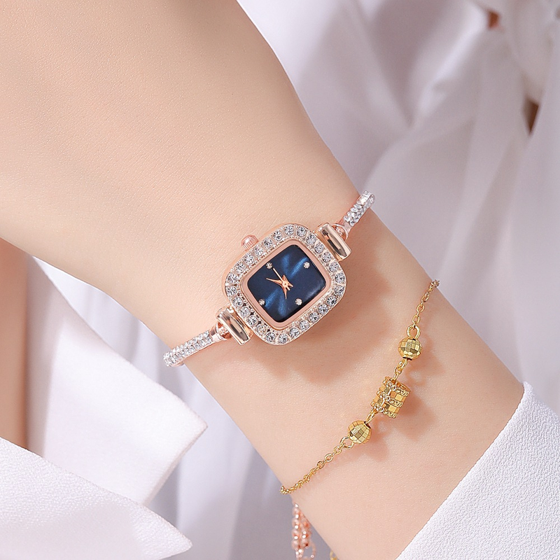 Orologio da polso da donna con quadrante piccolo quadrato di vendita calda, trasmissione in diretta con cinturino sottile, orologio da donna con temperamento, un pezzo di orologio_voghion.com