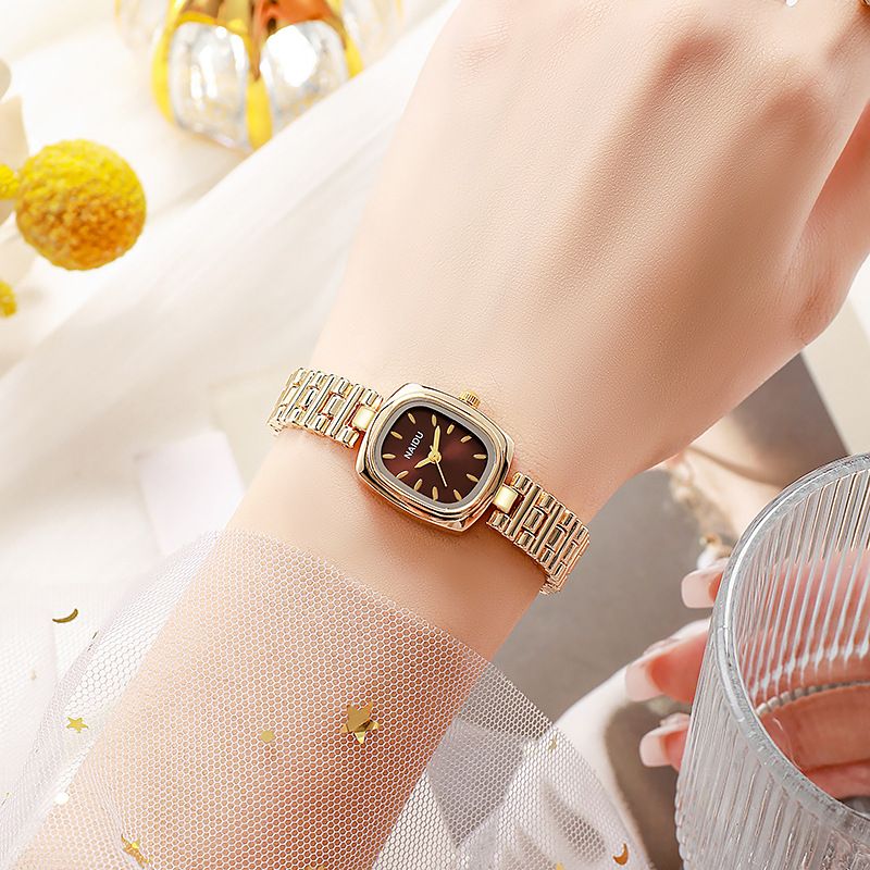 Orologio da polso compatto in oro da donna in stile vintage, in vendita, con streaming live, semplice e alla moda._voghion.com