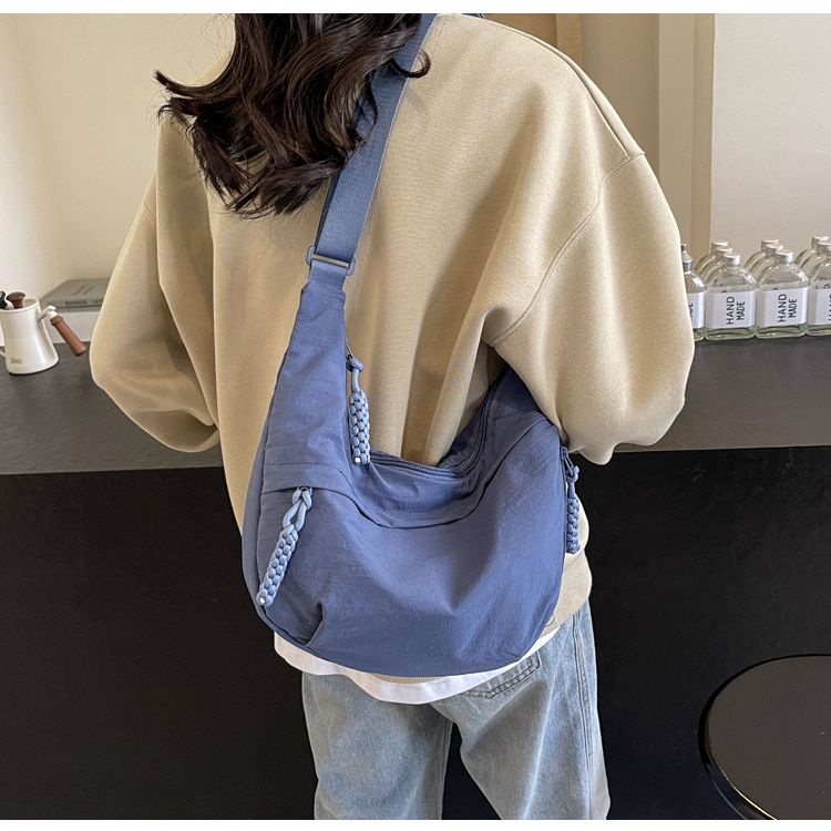 Borsa a tracolla da donna in tessuto di nylon, nuova borsa estiva, grande capacità, versatile, design di nicchia, tracolla singola, stile gnocco_voghion.com
