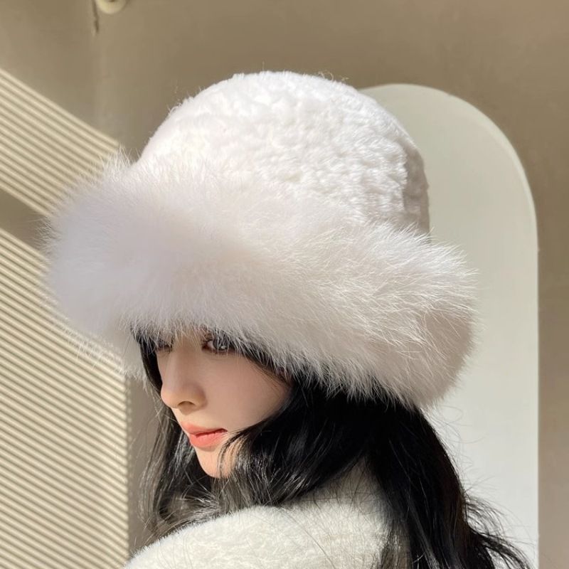 White plush hat for women in winter, Korean version, showing small face, thickened warmth, fisherman's big head, cold_voghion.com