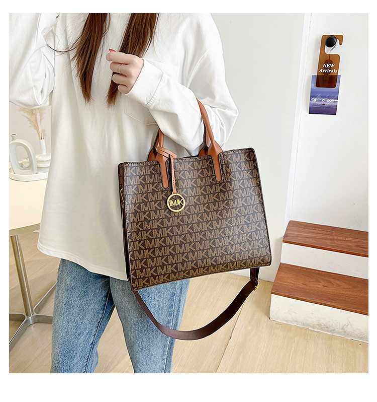 Retro versatile large capacity fashion printing handheld shoulder tote bag_voghion.com