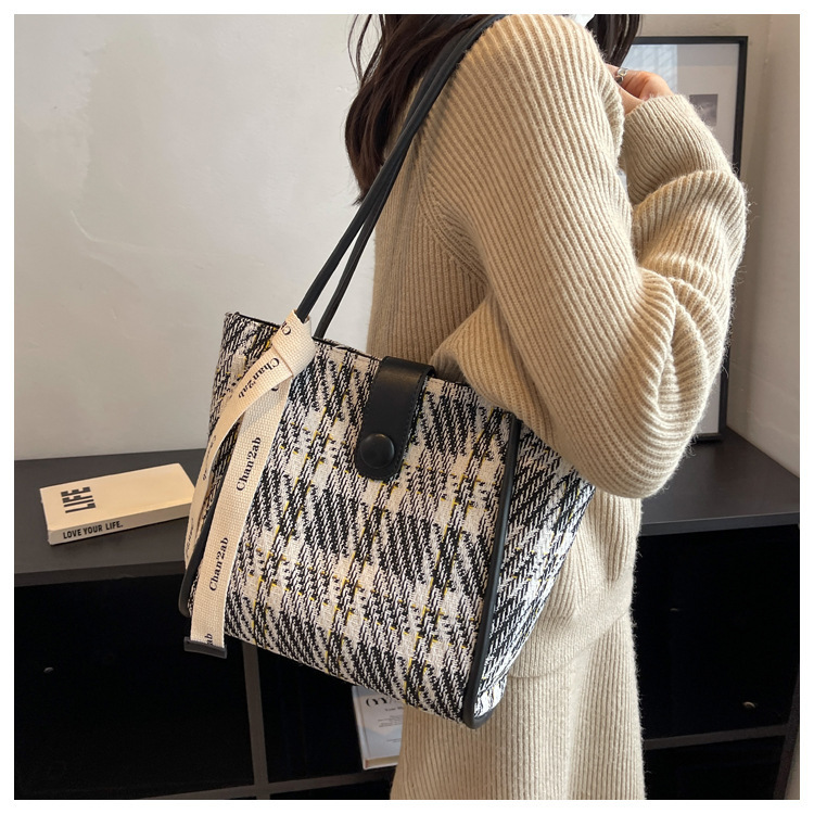 Borse autunnali e invernali Borsa da donna di grande capacità 2023 Nuova borsa a tracolla in tela premium versatile alla moda Borsa a tracolla per pendolari_voghion.com