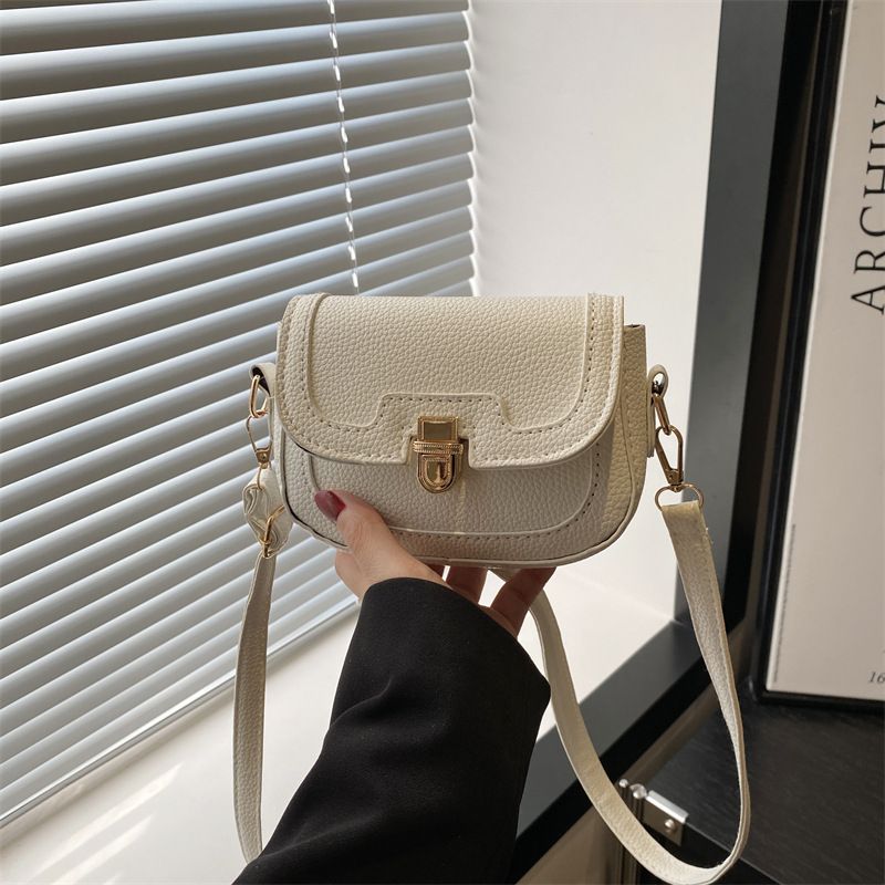 Borsa a tracolla piccola quadrata, stile coreano, con texture sotto le ascelle, design di nicchia per donne, nuova tendenza 2025_voghion.com