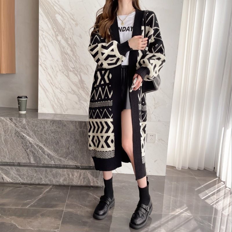 Schwarzer Pullover mit geometrischer Form und Knielänge, Strickjacke, mittellang_voghion.com