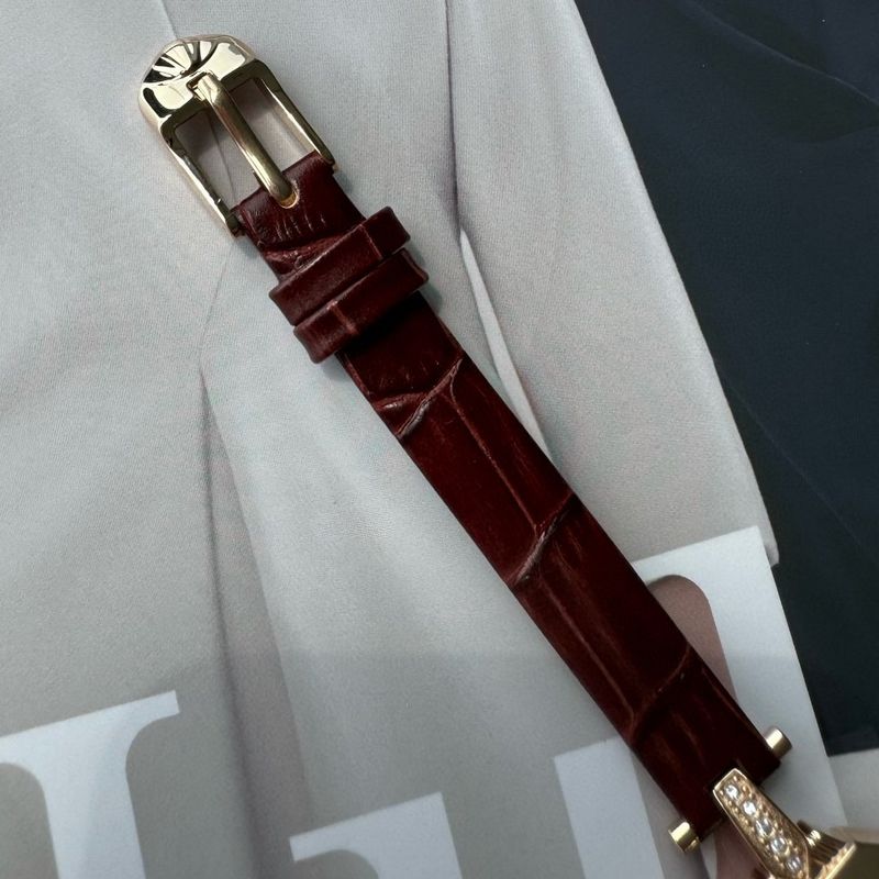 Orologio da polso da donna color noce, edizione limitata estiva 2025, al quarzo con quadrante in madreperla e ambra lampeggiante_voghion.com