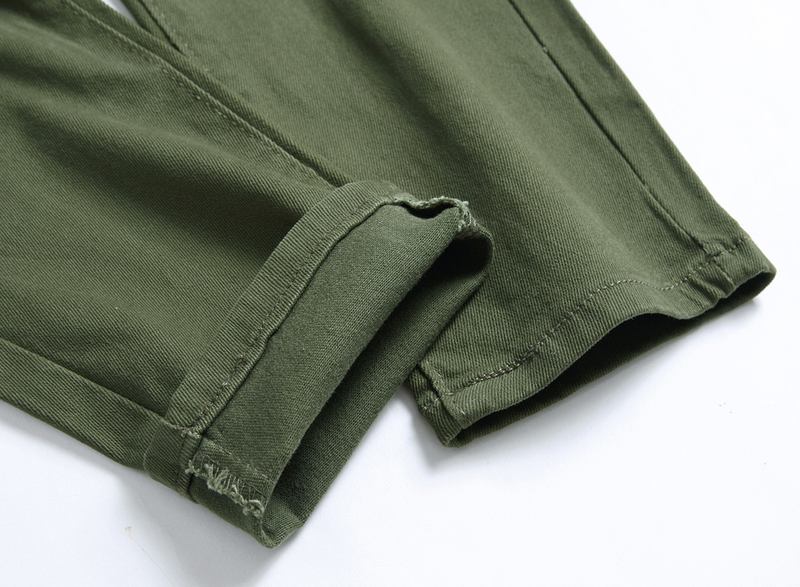 2020 Neue europäische und amerikanische Außenhandels-Herrenjeans im Slim Fit, gerader Schnitt, Mehrloch-Motorrad-Bettlerhose in Rot-Armee-Grün_voghion.com