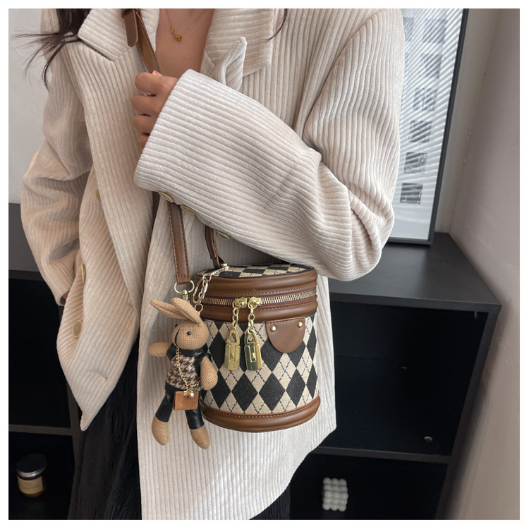 2023 neue Heiße Verkauf Retro frauen Tasche Mode-Trend Einfache Vielseitige Umhängetasche Textur Handheld Eimer Tasche_voghion.com