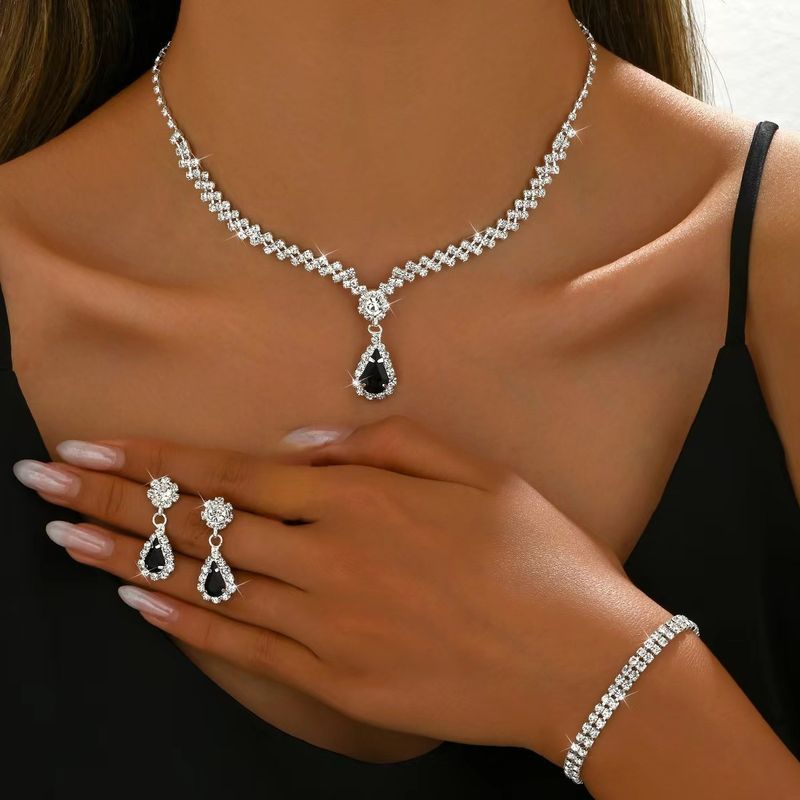 Set di tre gioielli da sposa, orecchini, collana e bracciale da donna, accessori di lusso di alta gamma_voghion.com