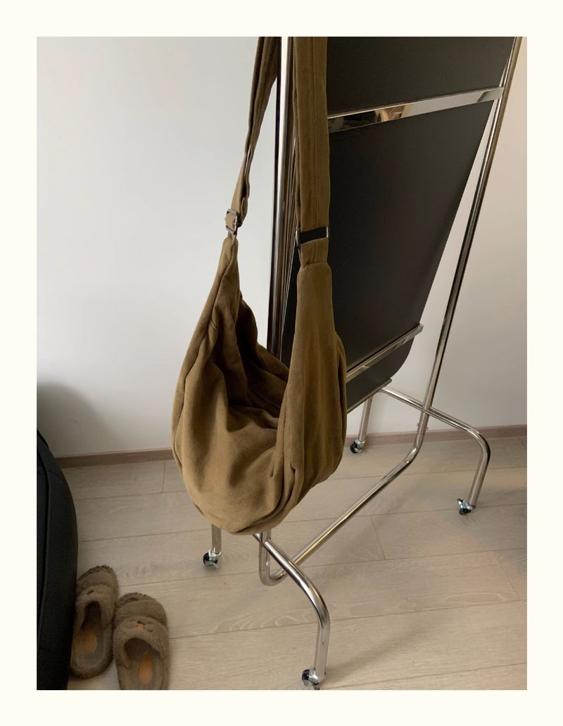 2024 Cheese Fall Winter Dumpling Bag Shoulder Unisex Large Bag_voghion.com