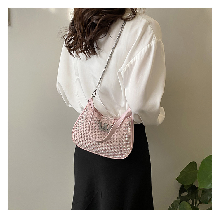 Out Of Fashion Texture Underarm Bags For Women 2023 New Fashionable Diamond Shoulder Bags Niche Chain Crossbody Bags For Women_voghion.com