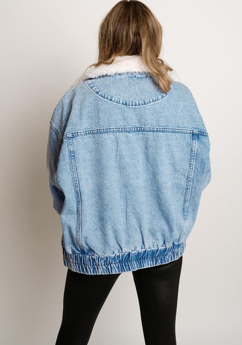 Giacca invernale in denim da uomo con collo in pelliccia sintetica, vestibilità comoda, doppie tasche, cappotto casual per autunno e inverno_voghion.com