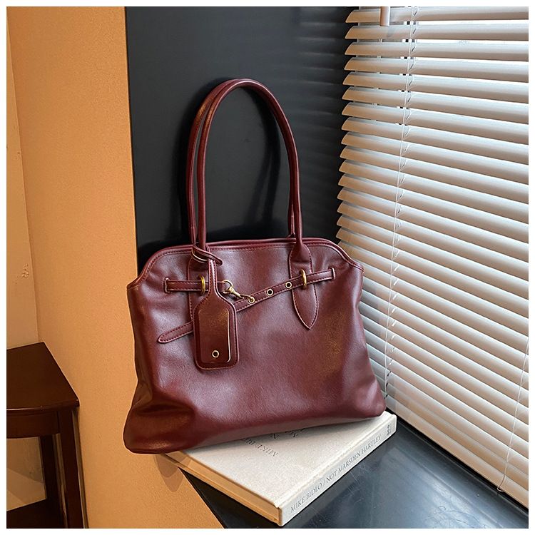 Premium Large Capacity Tote Underarm 2024 New MIU Home Fashion Lock Simple Single Shoulder Bag_voghion.com